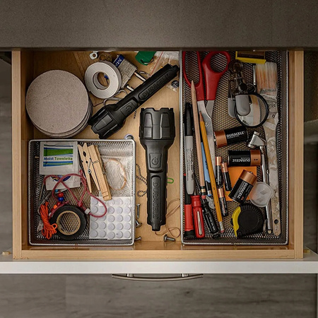 Gumová LED svítilna. Ruční baterie 2xAAA 80lm DURACELL