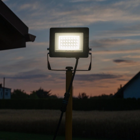 LED reflektor ZUNA2 Halogenová lampa 100W 4000K na stojanu + kabel + hermetický konektor LUMILED