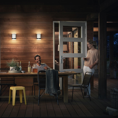 Zahradní lampa LED nástěnná lampa PYTHON IR myGarden 6W 2700K IP44 s pohybovým a soumrakovým senzorem černá PHILIPS