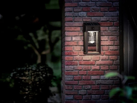 Zahradní nástěnná lampa Solární venkovní fasádní LED 3,2W 470lm 4000K IP44 s pohybovým a soumrakovým senzorem černá Geri Ultra Efficient Philips