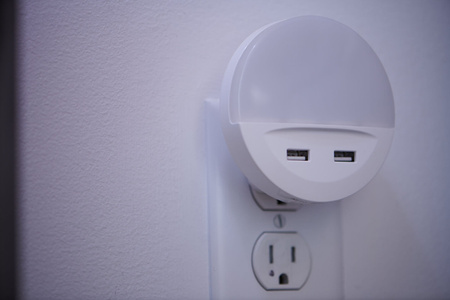 Zásuvková lampa Noční lampa s USB NABÍJEČKOU 12W LUNETTA LEDVANCE