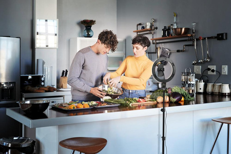 Mobilní LED kruhová stojací lampa pro selfie 6W 250lm CCT 26cm Bluetooth LEDVANCE + dálkové ovládání