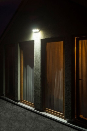 Venkovní zahradní fasádní svítidlo LED nástěnné svítidlo UFO 1880S 7W 395lm 4100K Neutrální bila Su-Ma