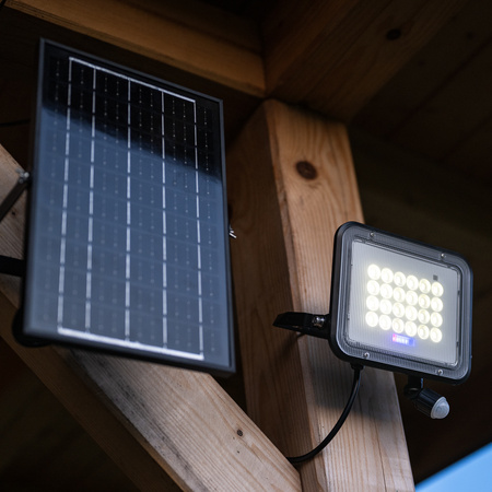 Solární halogenový reflektor LED 100W Zahradní lampa 4000K IP65 PIR senzor pohybu + dálkové ovládání FULGOR LUMILED
