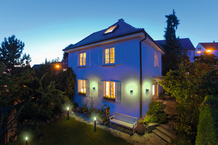 LED fasádní nástěnné svítidlo INTELLIGENT 10W 380 lm Teplá bílá barva světla + RGB SMART + WiFi PIPE WALL LEDVANCE