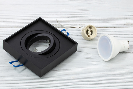 Halogenová svítidlo GU10, TUBA SPOT Nastavitelná Čtvercová Černá 20mm MIDI + LED GU10, 6W 4000K LUMILED