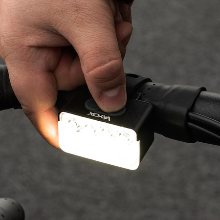 Přední svítilna na kolo 8xLED USB-C 10 režimů 900lm IPX6 VAYOX