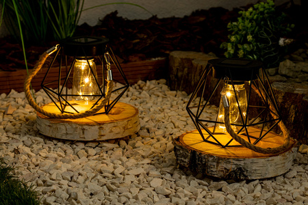 LED solární závěsné svítidlo Venkovní zahradní lucerna 3000K IP44 soumrakový senzor