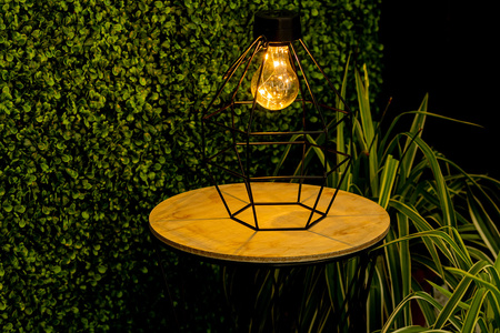 LED solární lampa Venkovní zahradní stojací závěsná lucerna 3000K IP44 25cm soumrakový senzor