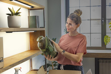 Ledvance Lineární hrana LED nábytek základna světlo s čidlem pohybu 8W 640lm CCT stmívatelné černá 30cm Lineární hrana Ledvance