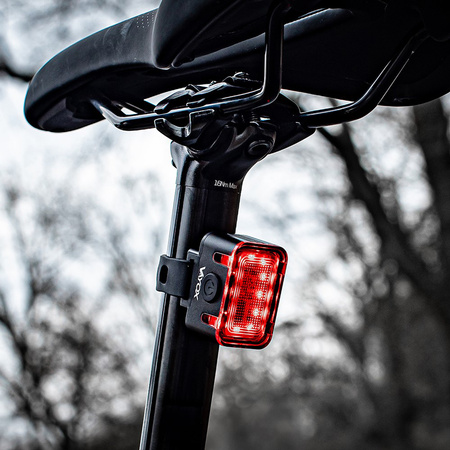 Zadní svítilna na kolo červená USB-C 6 režimů IPX6 POWERFUL VAYOX