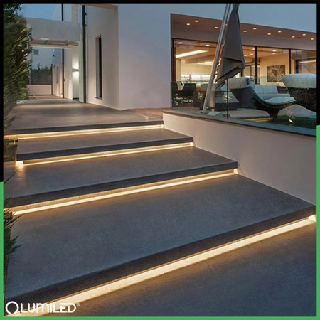 LED solární pásek 150x LED AVERO 3000K teplá bílá IP44 5m LUMILED