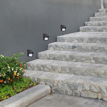 Zahradní LED solární nástěnná lampa OSTRAVA 1.3W 4000K IP44 s pohybovým senzorem černá RABALUX