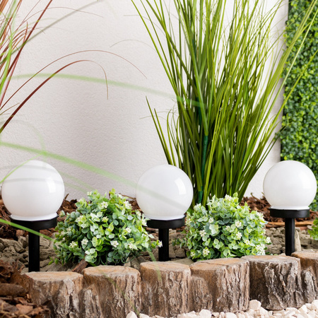 LED solární zahradní lampa s hroty. BÍLÁ KULICE. 10 cm