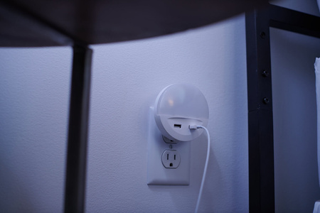 Zásuvková lampa Noční lampa s USB NABÍJEČKOU 12W LUNETTA LEDVANCE