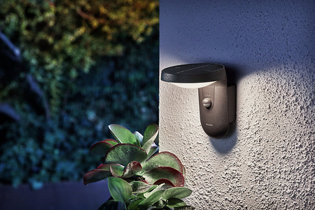 Solární zahradní lampa LED nástěnná lampa TYLA IR 1.2W 4000K IP44 s pohybovým a soumrakovým senzorem antracit PHILIPS