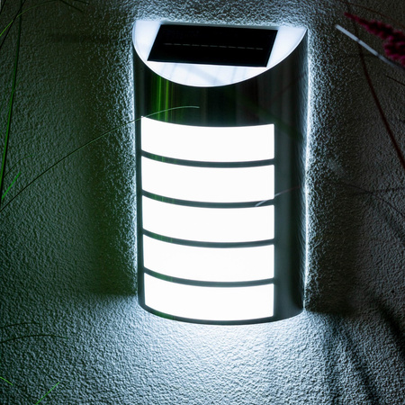 Zahradní LED solární fasádní svítidlo SAFFO chrom/bílá 6000K Studená bílá GOLDLUX (Polux)