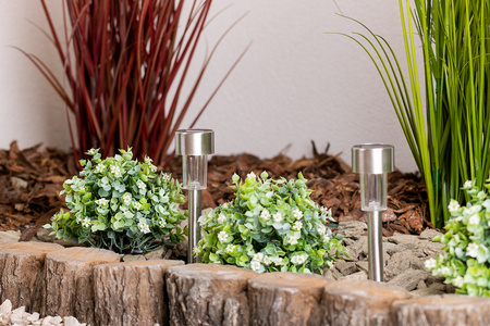 LED zahradní lampa na solární pohon satén INOX / CHROME