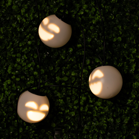 Vánoční girlanda 8x LED bateriový. dekorativní. sněhuláci. duchové. 4.33 m. hrací. bílá + USB C