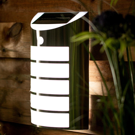 Zahradní LED solární fasádní svítidlo SAFFO chrom/bílá 6000K senzor studeného pohybu GOLDLUX (Polux)