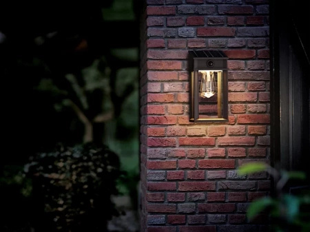 Zahradní nástěnná lampa Solární venkovní fasádní lampa LED 3,2 W 470 lm 2700 K IP44 se senzorem pohybu a soumraku černá Geri Ultra Efficient Philips