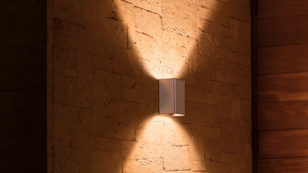 Venkovní nástěnná lampa Philips HUE Resonate Lantern 17464/47/P7