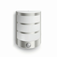 Zahradní lampa LED nástěnná lampa PYTHON IR myGarden 6W 2700K IP44 s pohybovým a soumrakovým senzorem stříbrná PHILIPS