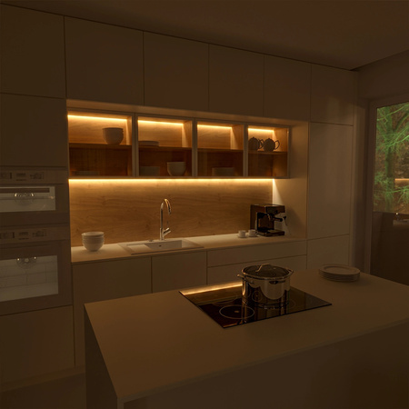 LED pásek RGB 30 m stmívatelný Vícebarevné dálkové ovládání Philips