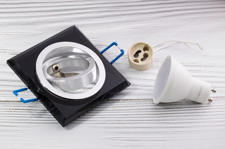 Skleněné Halogenové svítidlo, Nastavitelná Čtvercová Černá ARIAN + LED GU10 6W 4000K LUMILED