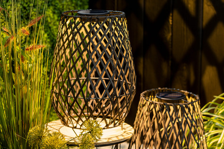 LED solární lampa Venkovní zahradní stojící lucerna 3000K IP44 35cm soumrakový senzor