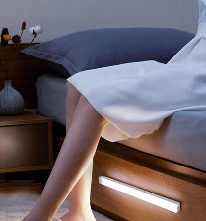 LED lišta na nábytek pod skříňovou lampu 3W 4500K s pohybovým senzorem 50cm stříbrná